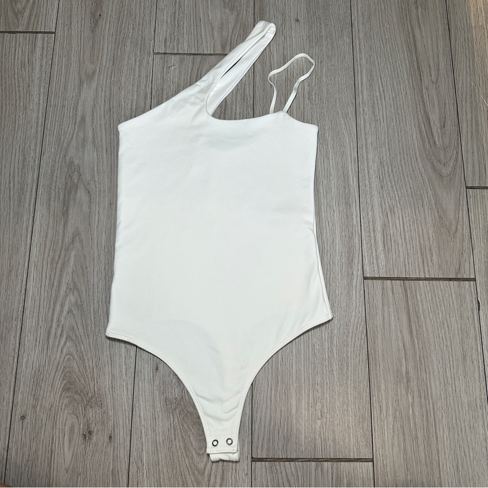 A&F • Asymmetrical Body Suit🤍